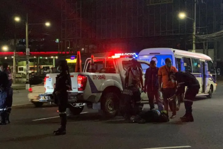 Mujer se cay&oacute; de la 42-B