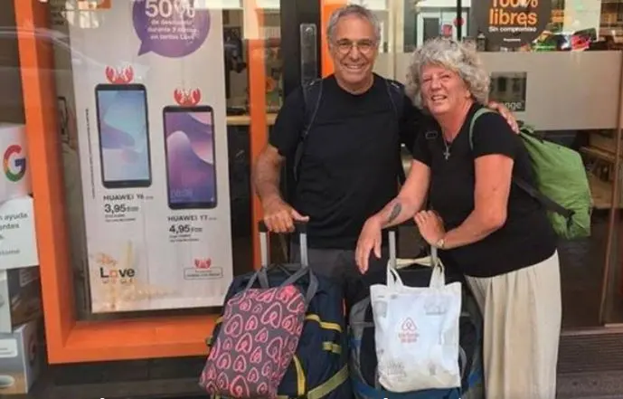 Pareja que viaja a m&aacute;s de 80 pa&iacute;ses