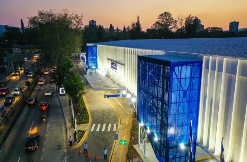 Megacentro de vacunaci&oacute;n