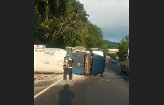 Pipa y cami&oacute;n