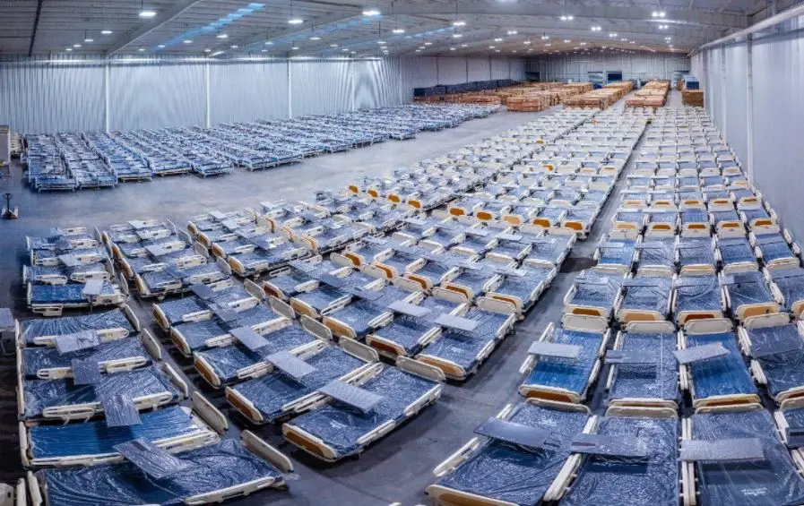 Entregan camas a hospitales