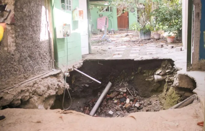 Socav&oacute;n en barrio San Esteban
