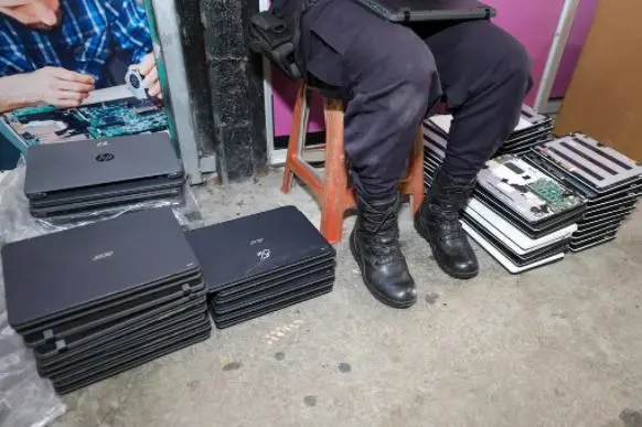 Decomisan 67 computadoras