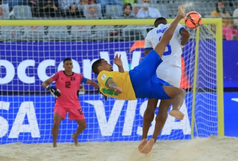 Selecci&oacute;n de playa pierde 4 a 2