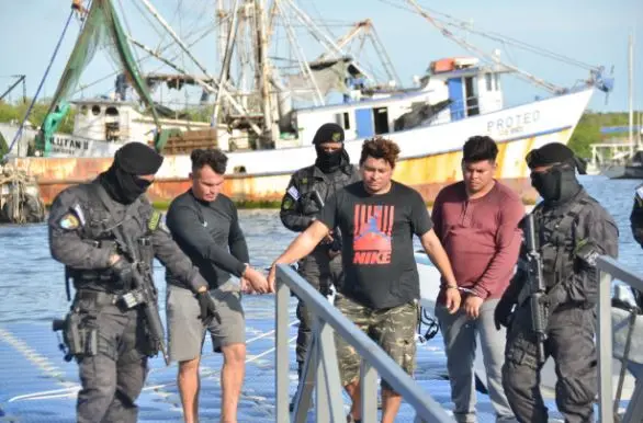 Embarcaci&oacute;n con 3 pandilleros