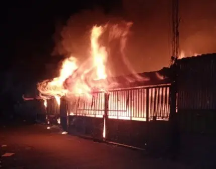 Mercado Col&oacute;n incendio en 25 puestos