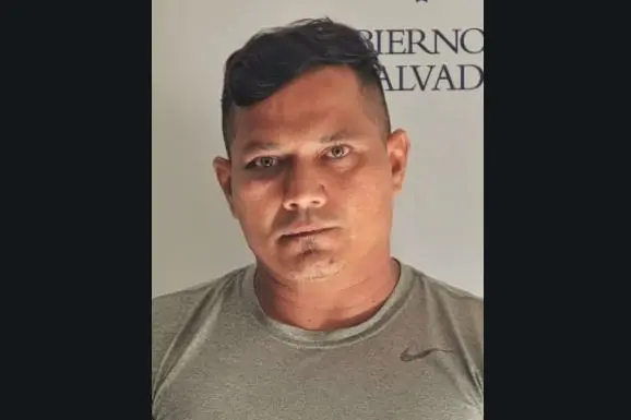 Dispar&oacute; al aire e hiri&oacute; a mujer