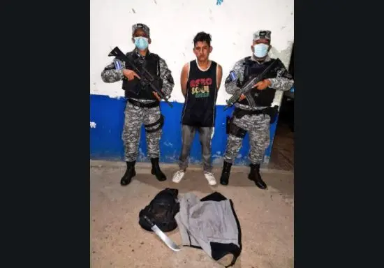 Pandillero de la 18 con cuchillo