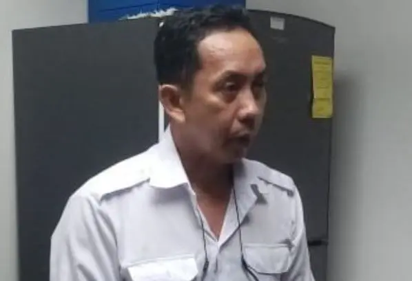 Capturado por tirar contenedores