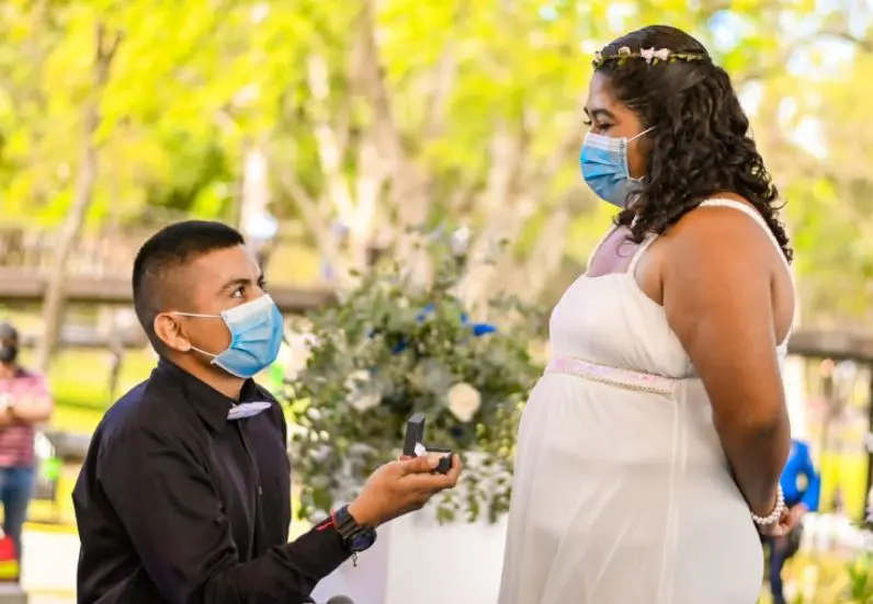 M&aacute;s de 20 parejas se casan en San Valent&iacute;n