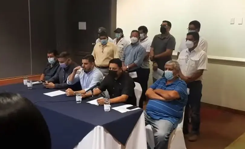 M&aacute;s renuncias en ARENA