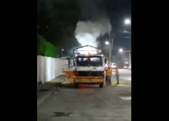 Cinco quemados por explosi&oacute;n de pintura y asfalto