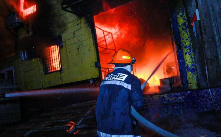 Incendio en ferreter&iacute;a