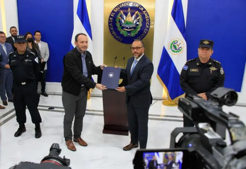 Proyecto de polic&iacute;as