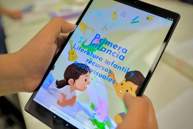 Gobierno entrega Tablets a estudiantes 1 a 3 grado 2