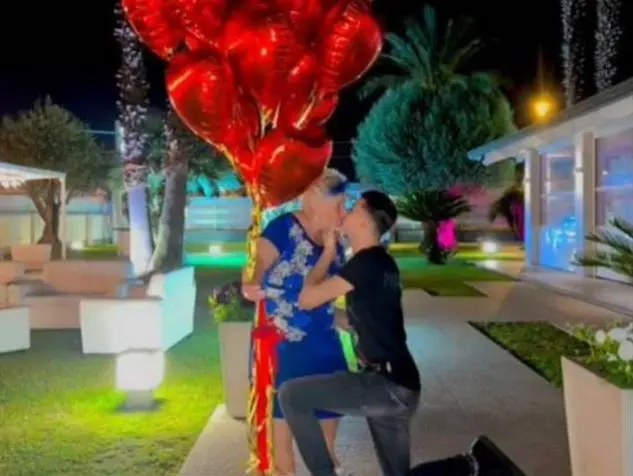 Joven de 19 a&ntilde;os le propone matrimonio