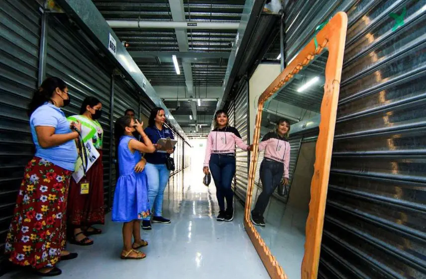 Vendedores del Mercado Hula Hula