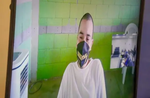 Se visti&oacute; como soldado