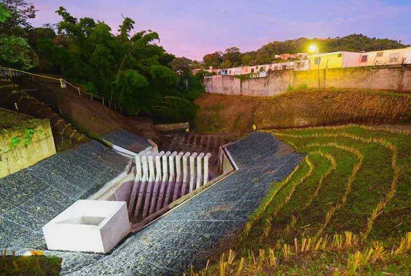 Obras de mitigaci&oacute;n en quebrada El Garrobo
