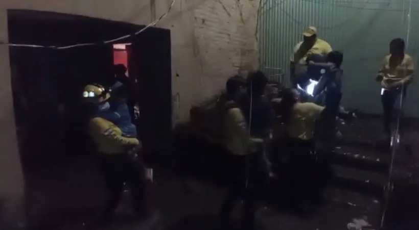 Evac&uacute;an a ni&ntilde;os y ancianos