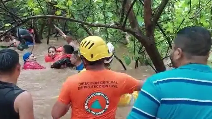 Familia atrapada en San Miguel