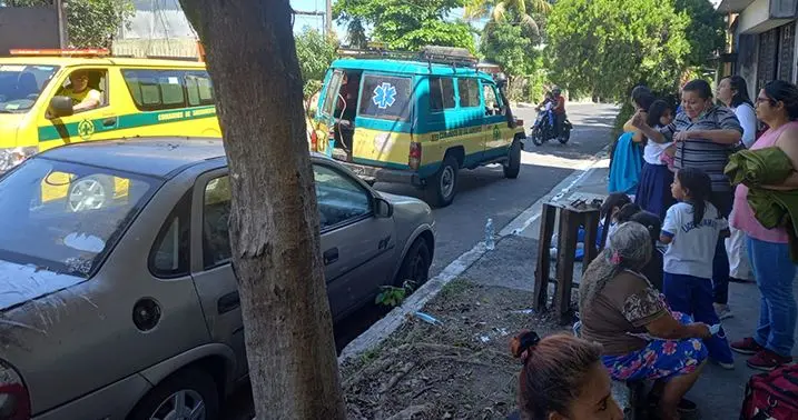 Evac&uacute;an alumnos en Soyapango