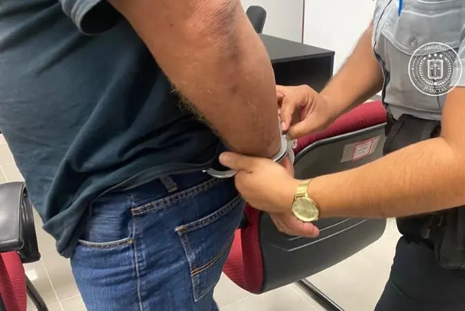 Debe pagar m&aacute;s de $24,000