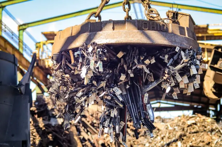 Destruyen m&aacute;s de 1,900 armas