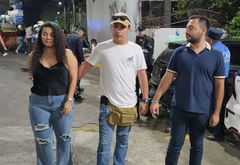 Afueras del Estadio Cuscatl&aacute;n