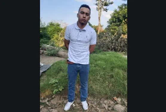 Decapit&oacute; amigo