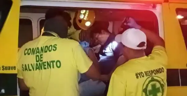 Le volaron tres dientes