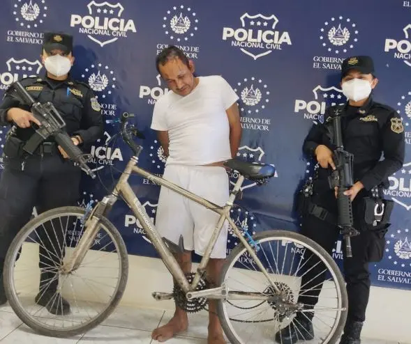 Por asaltar a adultos