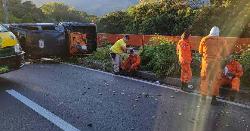 Cinco bomberos lesionados