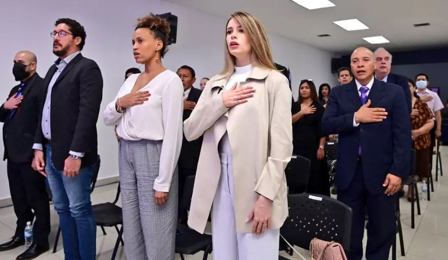 30 extranjeros juramentados