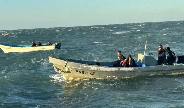 Tres rescatados en playa