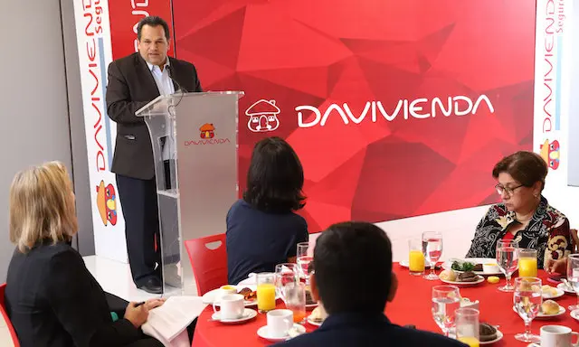 Ingeniero Gerardo Siman, Presidente Ejecutivo de Banco Davivienda, durante el desayuno informativo Kick-Off del Banco Davivienda y Universidades 2030 en el Centro Financiero en San Salvador, el 13 de febrero de 2023. Al evento fue invitada Birgit Gerstenberg, Coordinadora Residente de las Naciones Unidas en El Salvador y Belice.
Foto Banco Davivienda/ Salvador Melendez