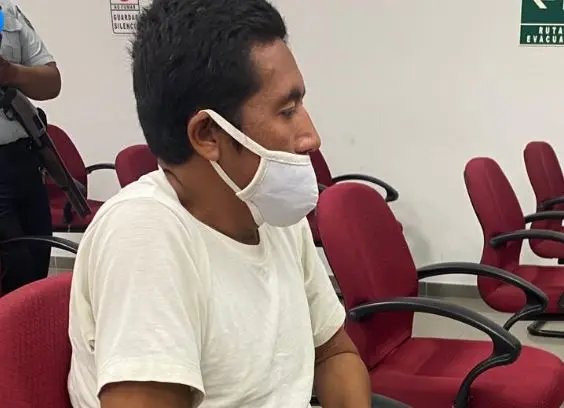 Por acosar sexualmente a hijastra