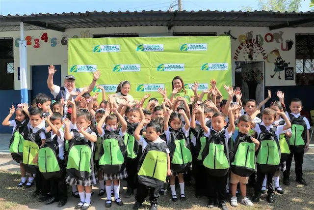 MOCHILAS ESCOLARES FEDECREDITO 1