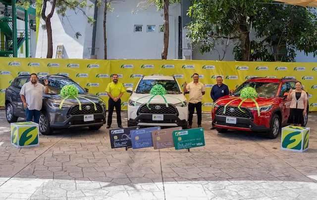 FEDECREDITO ENTREGA 3 CAMIONETAS MARZO 2023