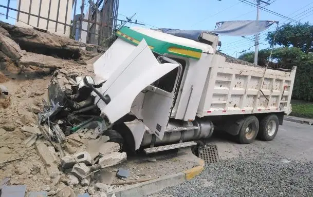 Cami&oacute;n en la Cima