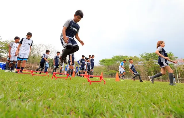 CEL ESCUELAS DE FUTBOL ORIENTE 1