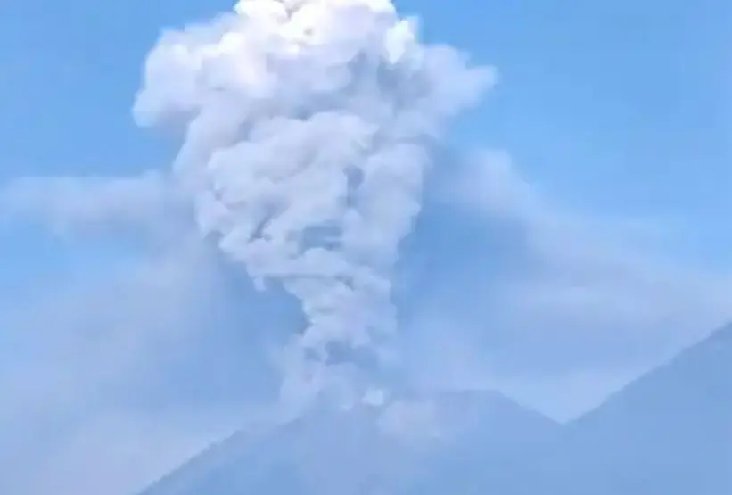 Erupci&oacute;n del volc&aacute;n de fuego
