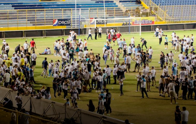 TRAGEDIA ESTADIO CUSCATLÁN