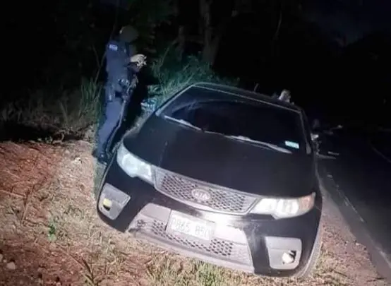 Muerto dentro de carro