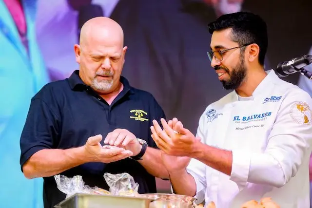 Rick Harrion pupusas el salvador