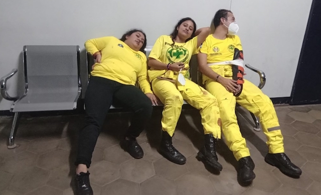 Socorristas de Comandos de Salvamento lesionados por conductor que los choc&oacute; en Santa Ana 09-07-2023