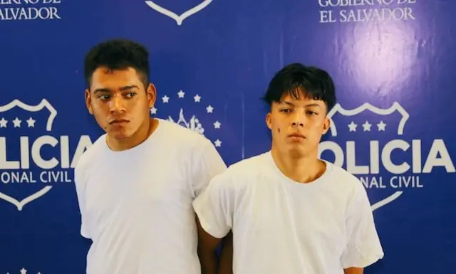 &Oacute;scar Alejandro Cortez (Barrio 18R) y a Juan Carlos Rodr&iacute;guez Alfaro, detenidos por matar a golpes a hombre el domingo 9 de julio.