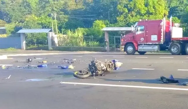 Accidente de tr&aacute;nsito San Juli&aacute;n Sonsonate motociclista fallecido