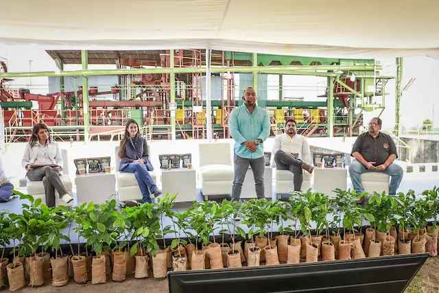 MAKING COFFEE-LOS AUSOLES 1