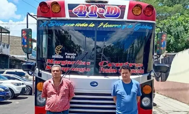 Buseros 41-D detenidos por conducir en contrasentido